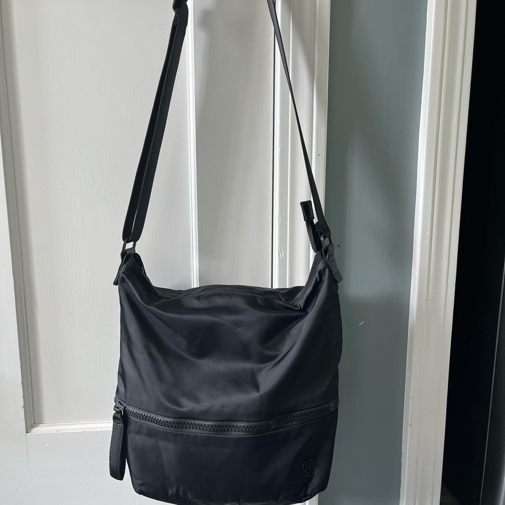 Lululemon shoulder bag